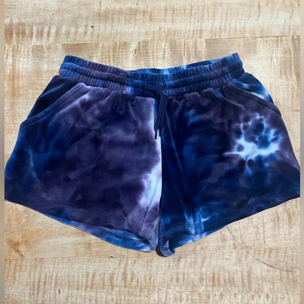 Freshman Tie Dye Shorts - size Girls Medium (8/10) - soft velvety material